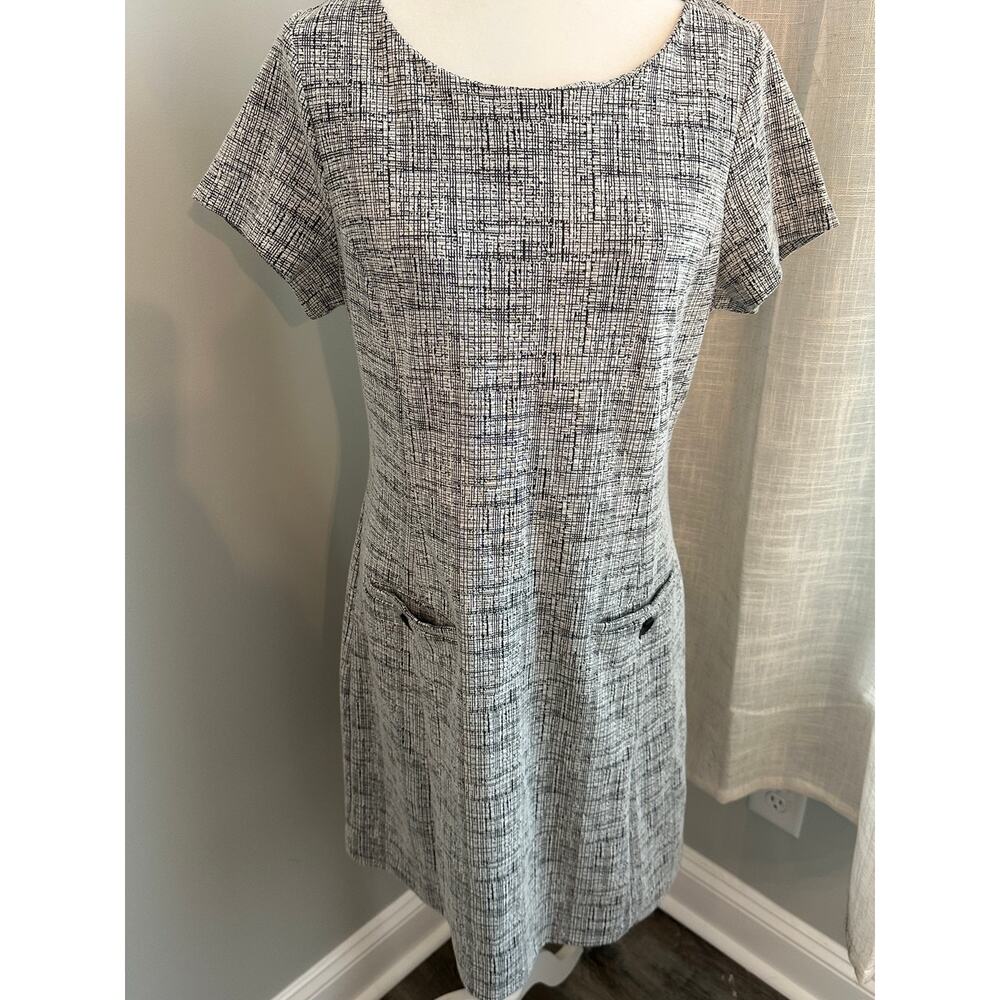 Tahari Gray Black Textured Sheath Dress Size 12 Career Office Workwear Interview